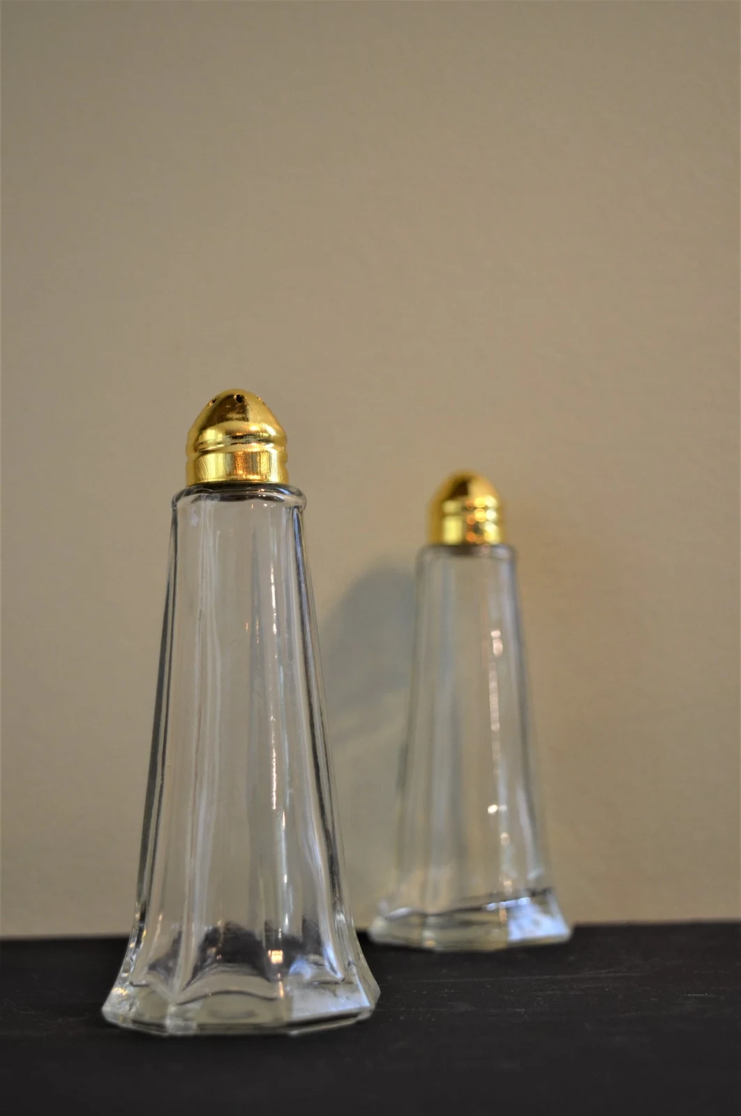 gold top salt pepper shakers.jpg