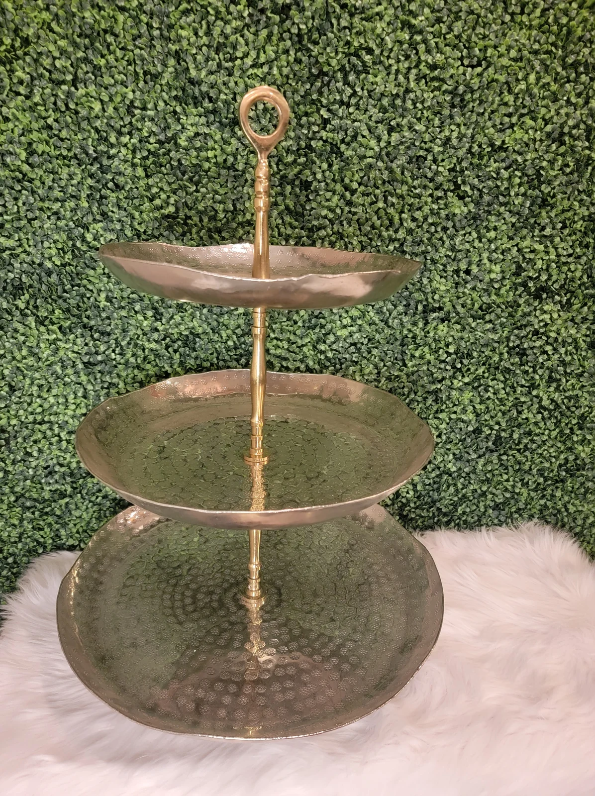 Large gold tier stand.jpg